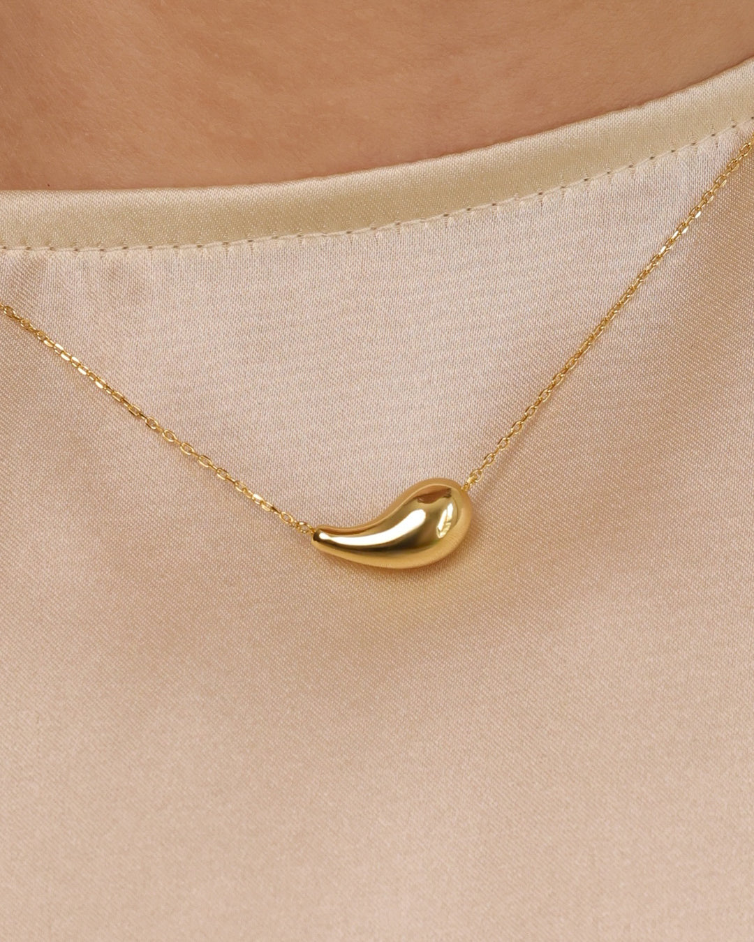 Lacrima Collar