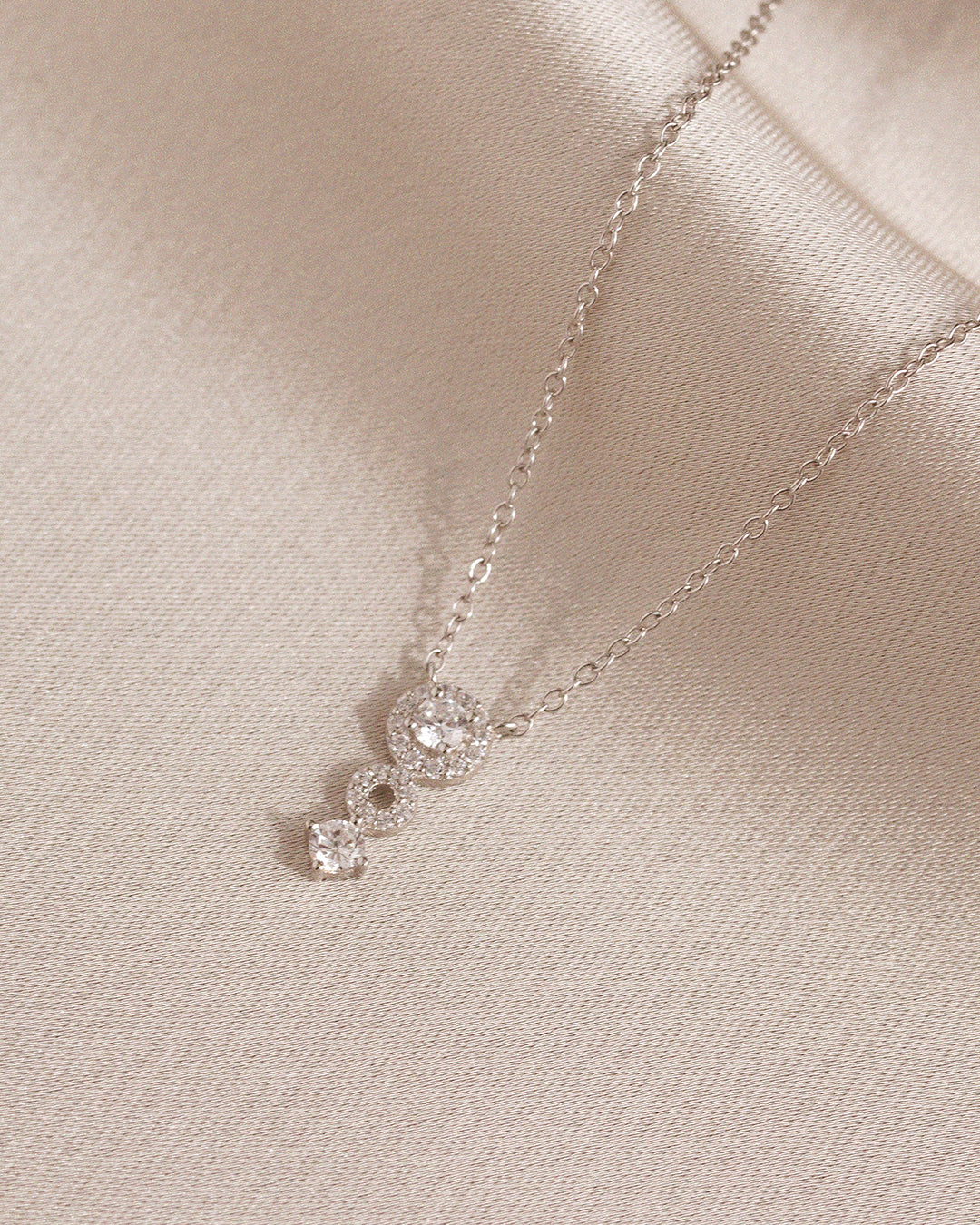 Air Zirconia Silver Necklace