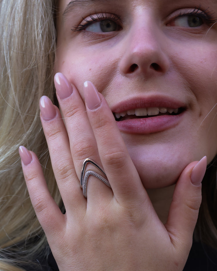 Anillo Plateado Circonitas Haze