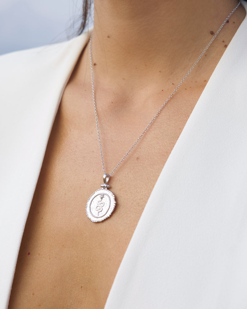 Colgante Plateado Moneda Mut