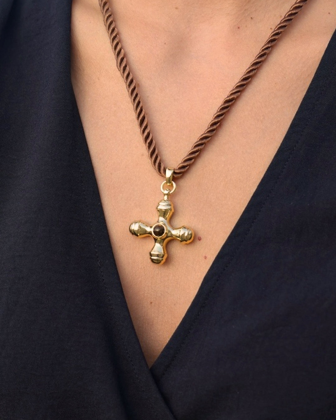 Collar Cruz Osiris