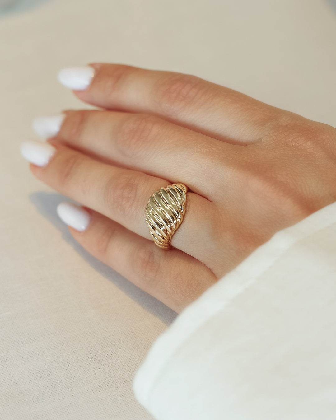 Anillo dorado Maude