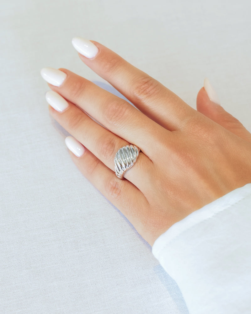 Anillo plateado Maude