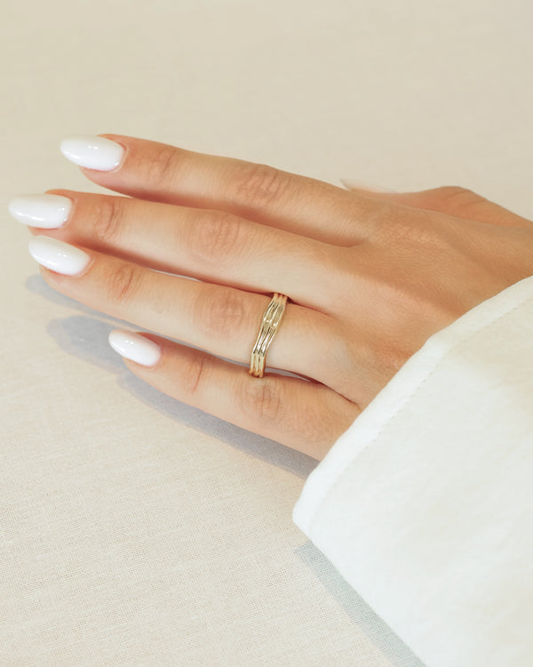 Anillo dorado Onde