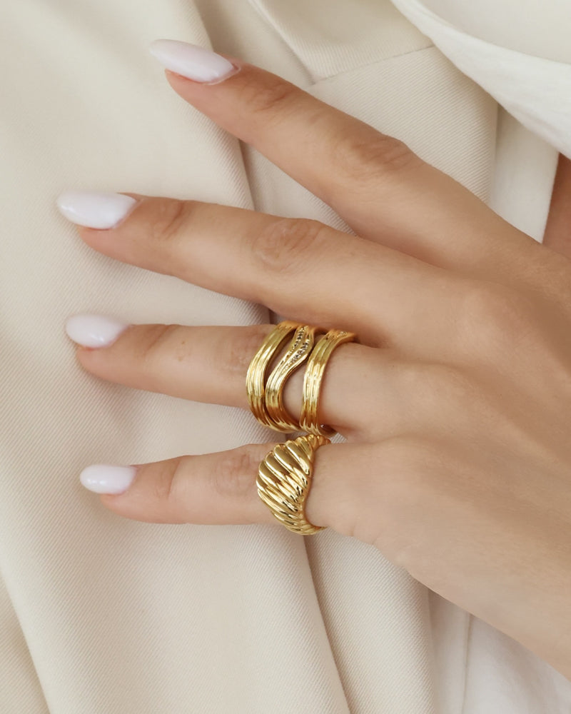 Anillo dorado Onde