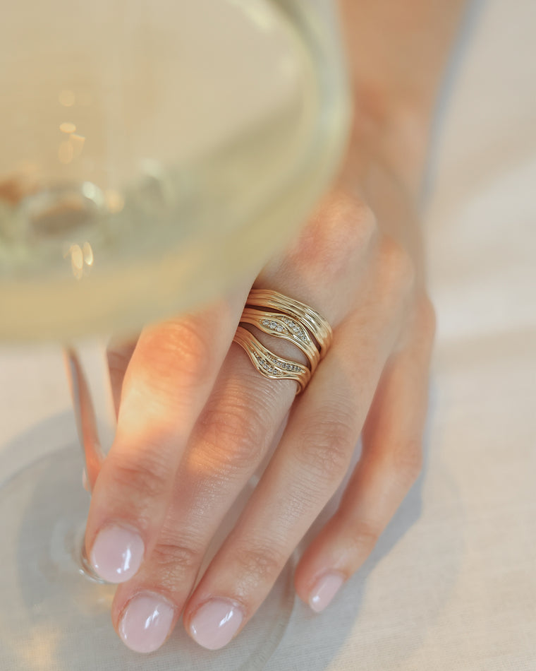 Anillo dorado Onde
